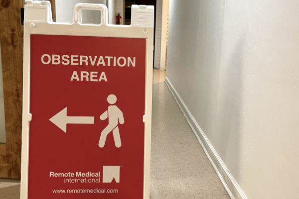 An RMI sign that points to the vaccine observation area.